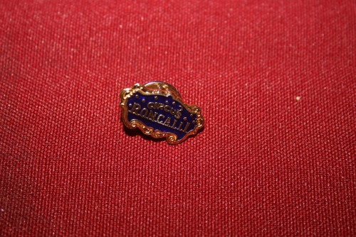 Pins circus roncalli - pins,